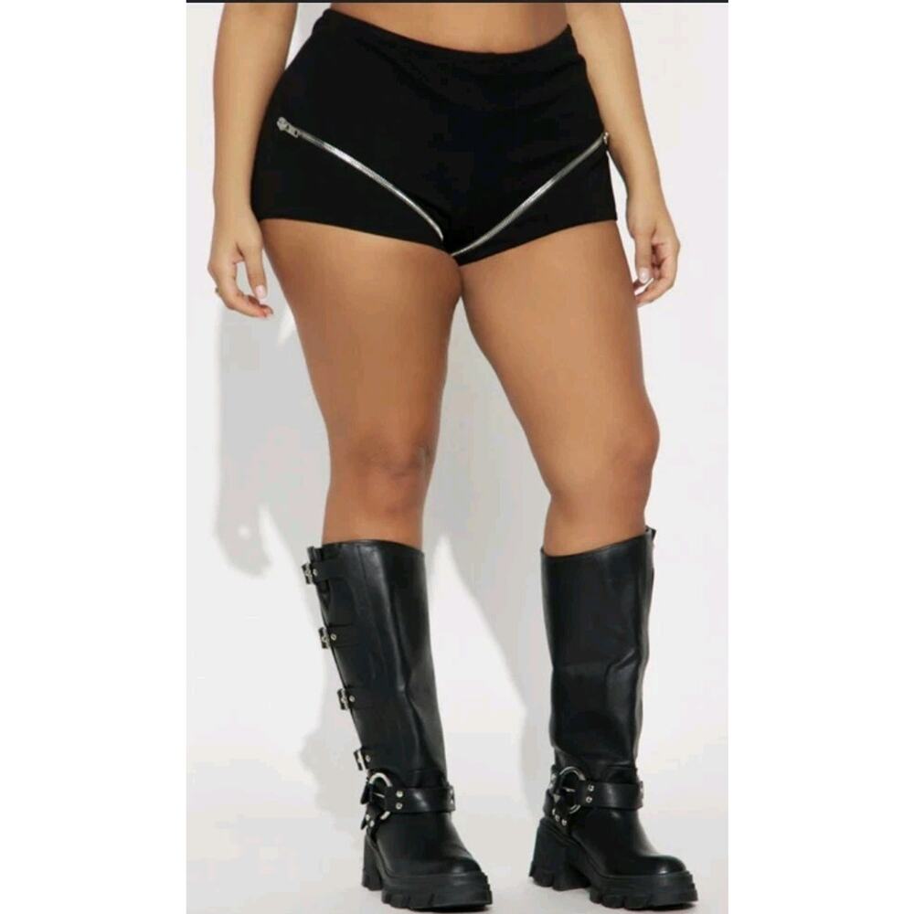 NWT Fashion Nova Black Zippered Medium Shorts #548‎